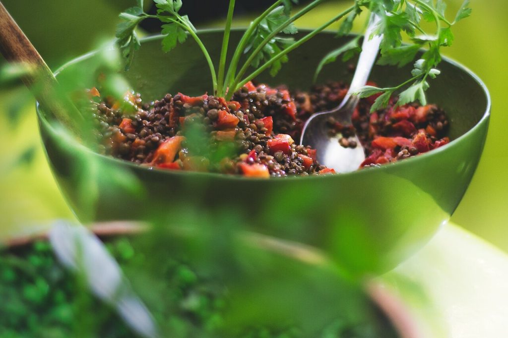 Çankaya zayıflama diyetisyeni beslenme planına uygun mercimek salatası